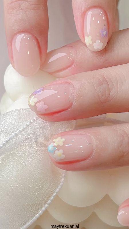 Một trong các mẫu móng tay đẹp nhẹ nhàng vừa đủ để thu hút mọi ánh nhìn